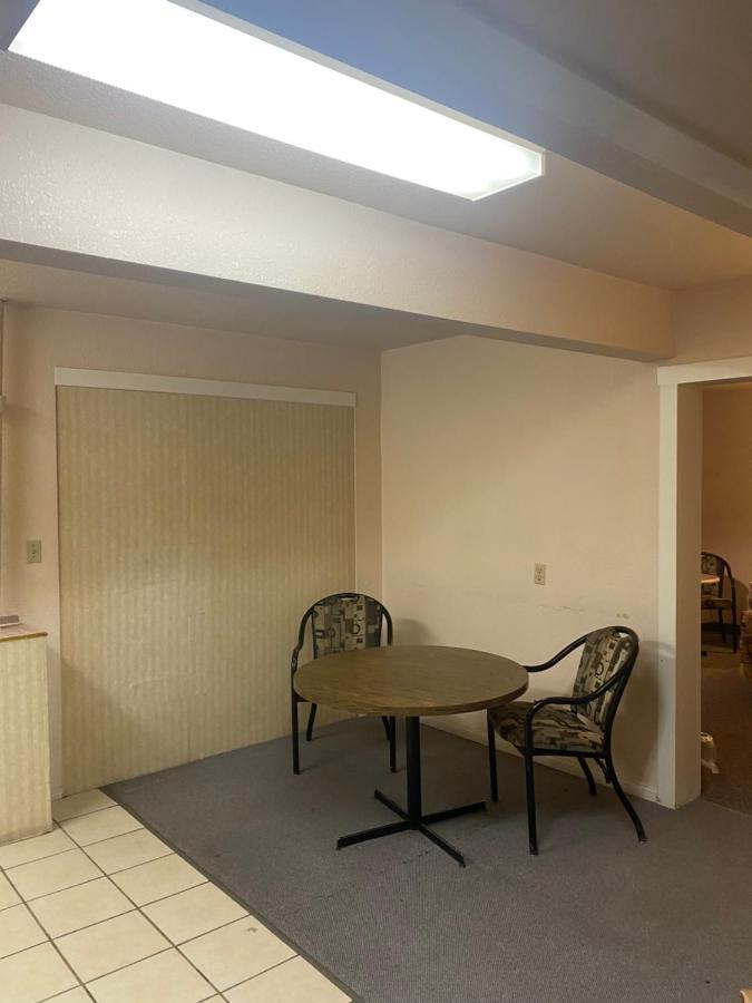 Chinook Motel Летбридж Экстерьер фото
