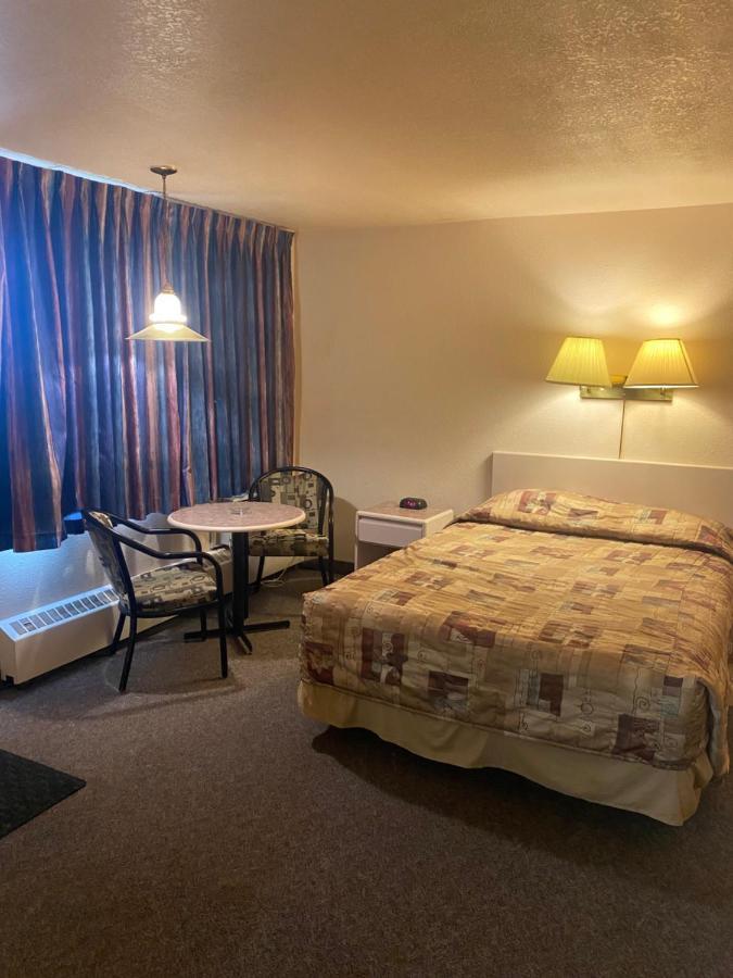 Chinook Motel Летбридж Экстерьер фото