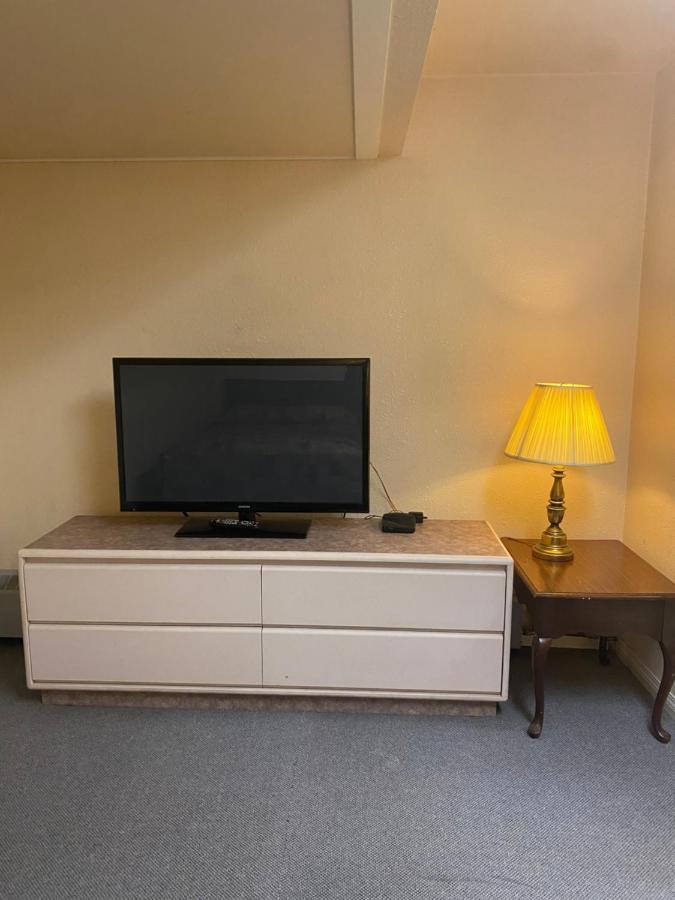 Chinook Motel Летбридж Экстерьер фото