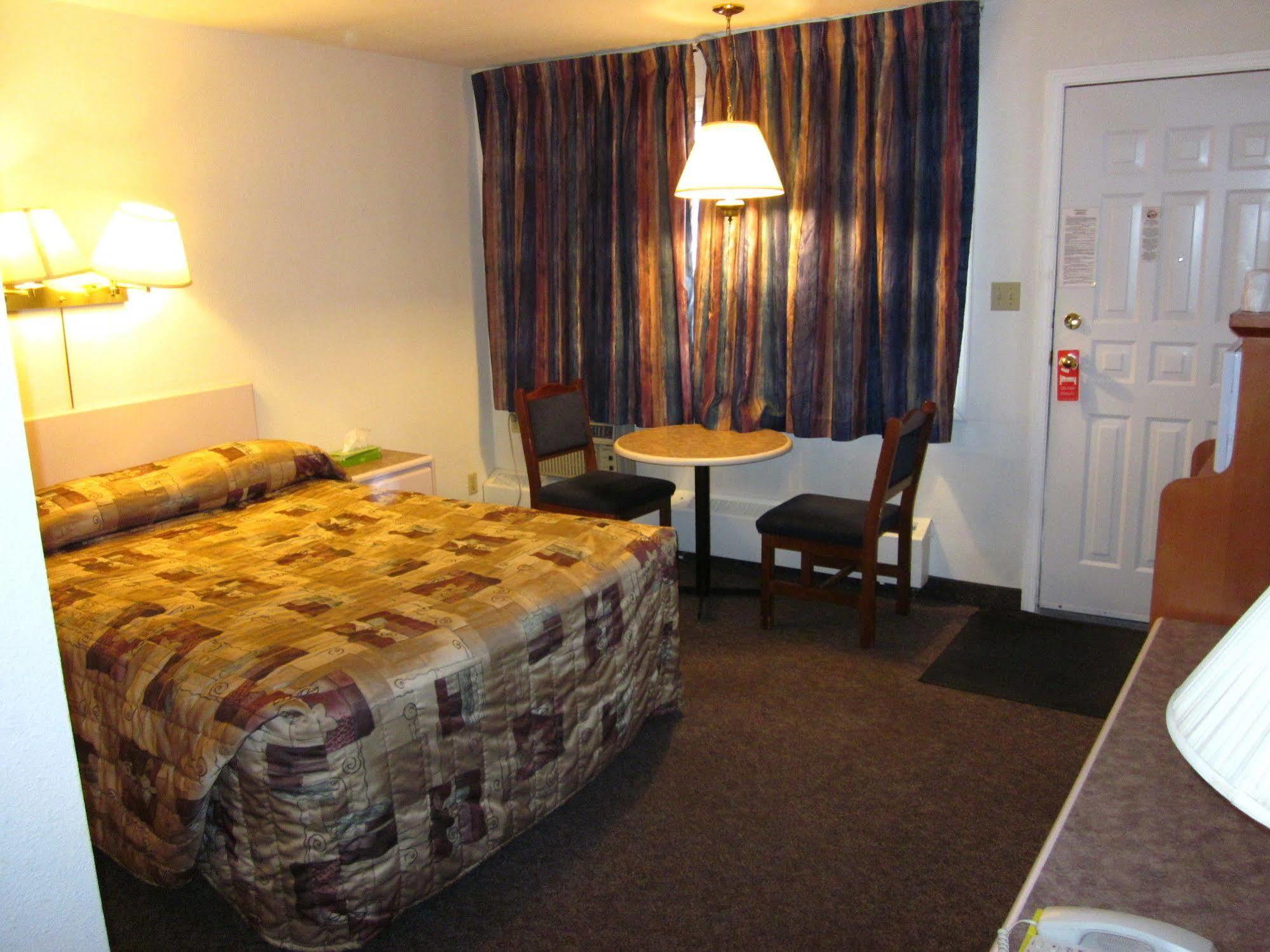 Chinook Motel Летбридж Экстерьер фото