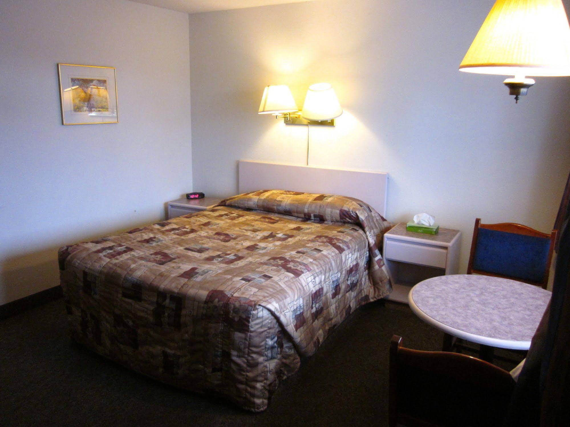 Chinook Motel Летбридж Экстерьер фото