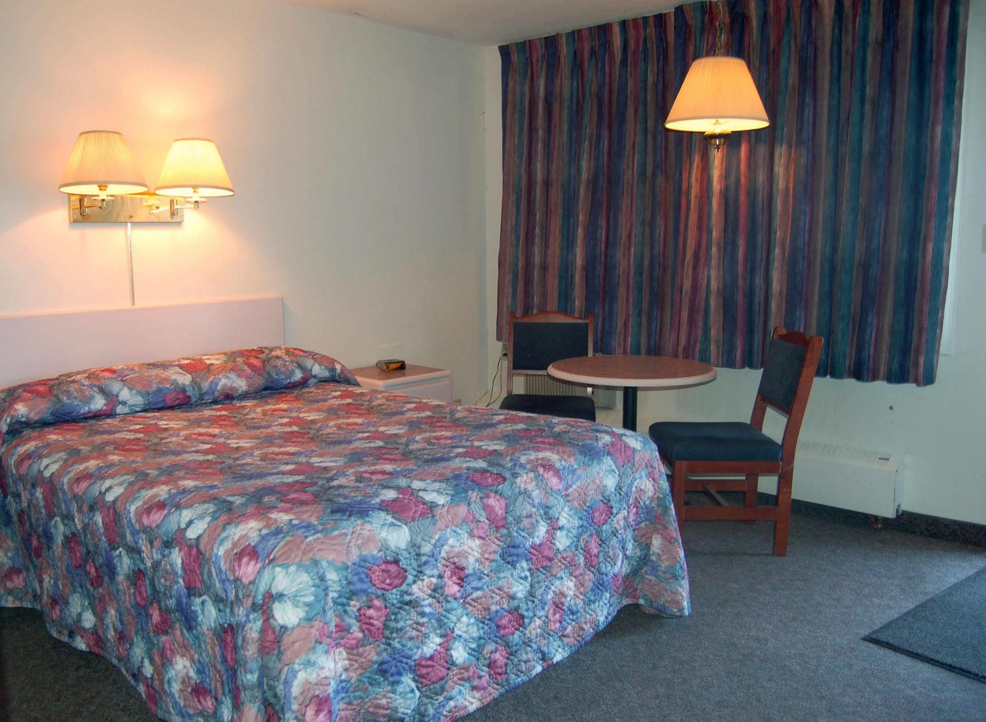 Chinook Motel Летбридж Экстерьер фото